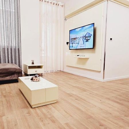 Discover Tirana From Our 3-Room Apartment With Free Parking-Komuna E Parisit Экстерьер фото