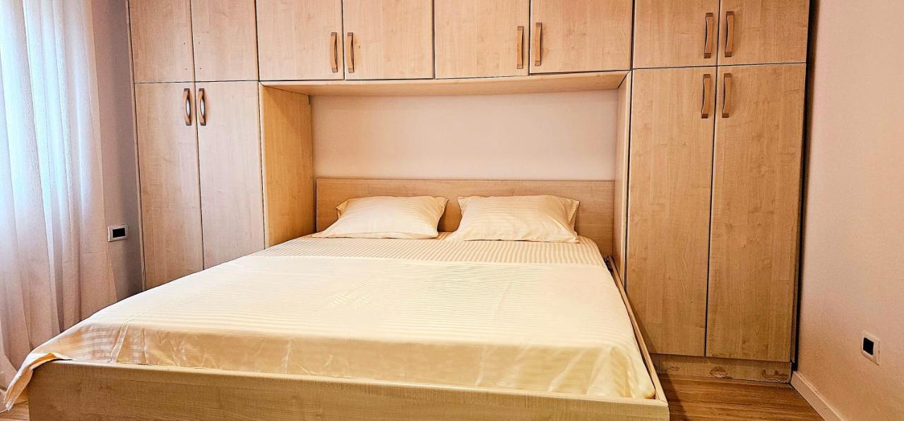 Discover Tirana From Our 3-Room Apartment With Free Parking-Komuna E Parisit Экстерьер фото
